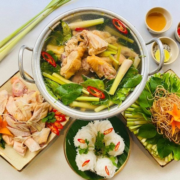 Lẩu gà lá giang